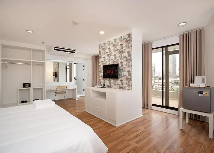 Chic King Bed W Bathtub, Bts Bkk Btb9 Appartement *