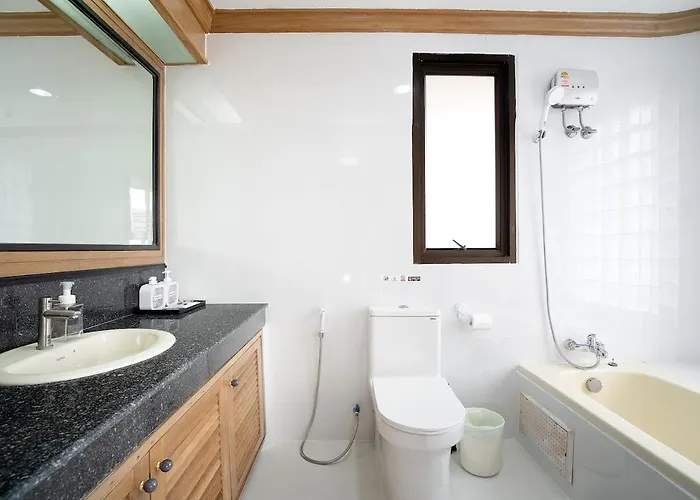 Chic King Bed W Bathtub, Bts Bkk Btb9 Appartement Bangkok