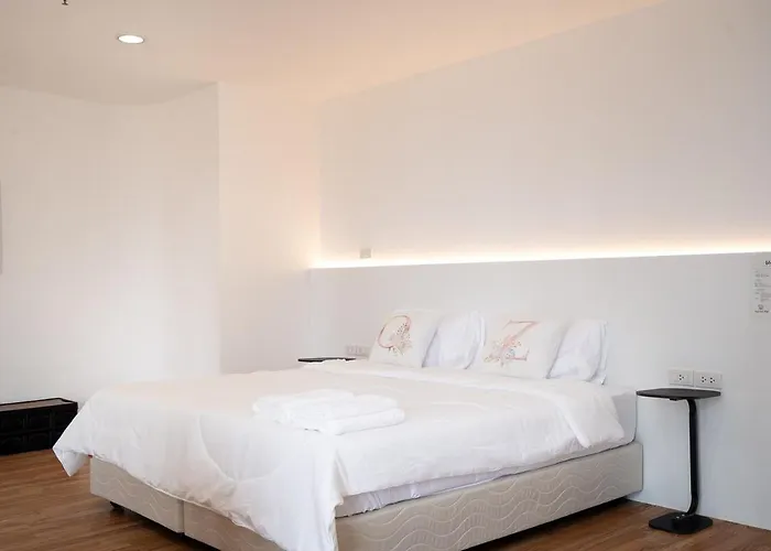 Chic King Bed W Bathtub, Bts Bkk Btb9 * Bangkok