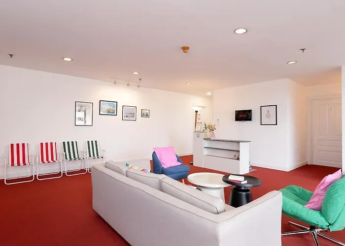 Chic King Bed W Bathtub, Bts Bkk Btb9 Appartement *