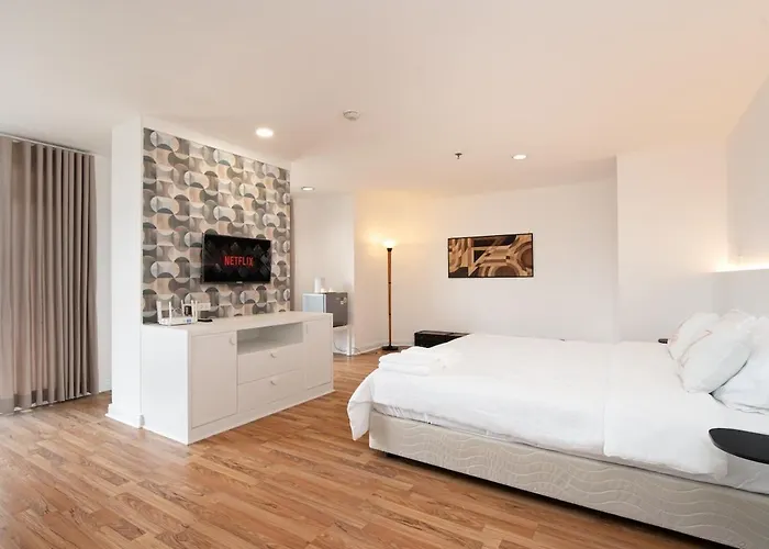 Chic King Bed W Bathtub, Bts Bkk Btb9 * Bangkok